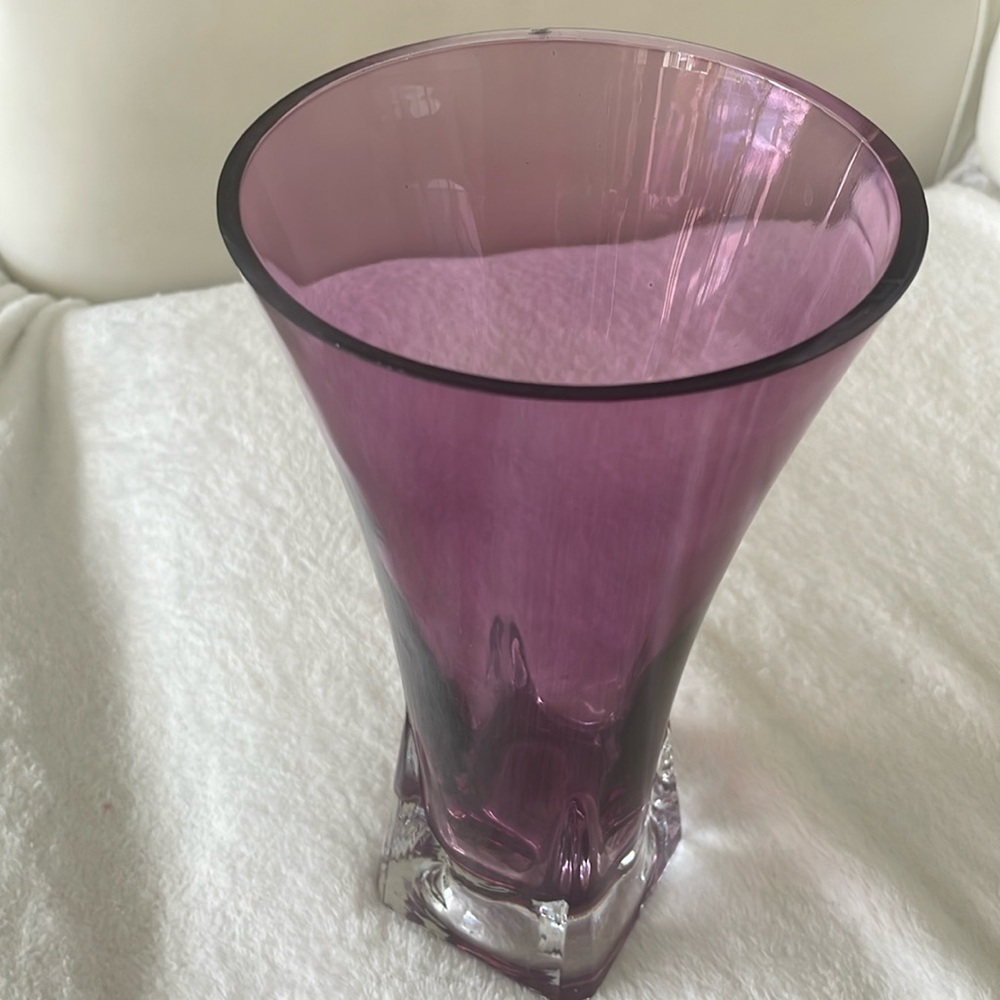 Glass flower vase